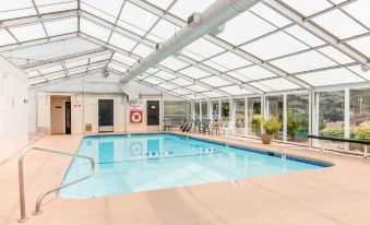 Clarion Inn Surfrider Resort