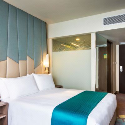 Holiday Inn Express Bangkok Sukhumvit 11 Sha Plus Bangkok Updated 21 Price Reviews Trip Com