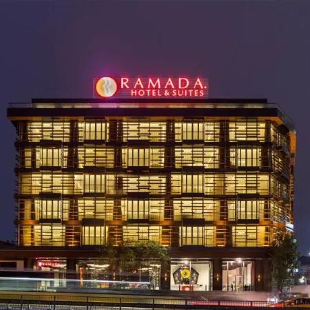 Ramada Hotel & Suites by Wyndham Istanbul Sisli Отели рядом с достопримечательностью «Trump towers»