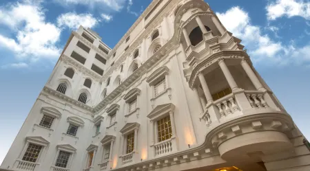 Luxus Grand Hotel Отели рядом с достопримечательностью «Зоопарк Лахор»