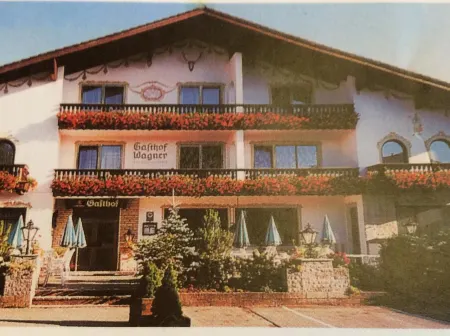 Hotel & Gasthof Wagner Отели в г. Пётмес