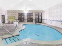 Quality Inn & Suites Oklahoma City North Hoteles cerca de Parque temático Frontier City