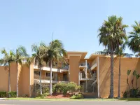 Holiday Inn Express & Suites la Jolla – Windansea Beach Hotels near Parry Grove Trail