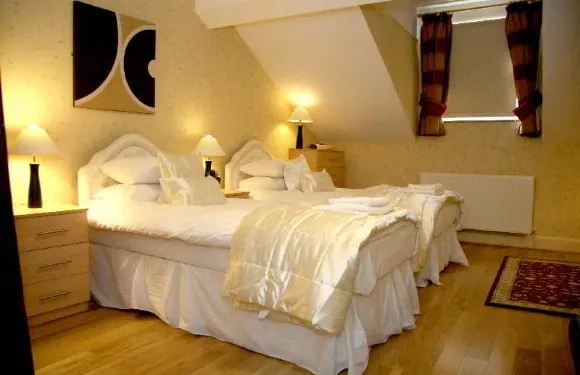 比奇格羅夫山套房酒店