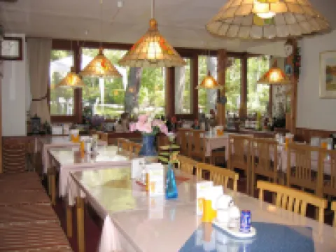 赫羅塔尼膳食公寓