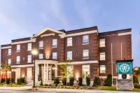 The Champlain Waterfront Hotel Ascend Hotel Collection Hotel dekat Red Caboose Mini Golf