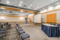 Travelodge by Wyndham Prince Albert Hotels in Prince Albert