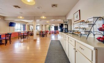 Days Inn by Wyndham College Station University Drive - Housity