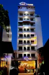Full House Hotel Отели рядом с достопримечательностью «Чамские Башни Понагар»
