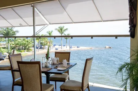 Malaika Beach Resort Отели рядом с достопримечательностью «Winterfell hall»