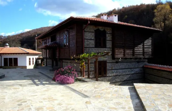 沃瓦斯基生態大廈酒店