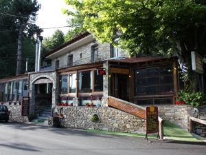 To Hani Tou Kokkini, Pelion