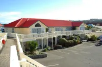BK's Fountain Court Motel - С бассейном