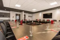 Econo Lodge Inn & Suites Các khách sạn ở Laurier Station