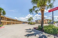 Econo Lodge Inn & Suites Corpus Christi Hotels near Texas State Aquarium