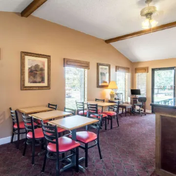 The Parkwood Inn & Suites