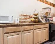 Econo Lodge Jefferson City - breakfast