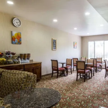 Econo Lodge Lakes Region Отели в г. Оссипи