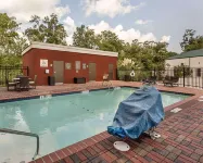 Comfort Suites Near Tanger Outlet Mall - Swimmingpools