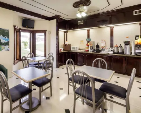 Three Rivers Executive Inn & Suites by OYO Отели в г. Три Риверс