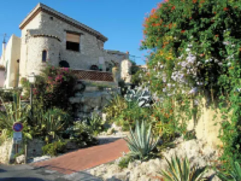 B&B HOTEL Antibes Juan-les-Pins アンティーブのホテル