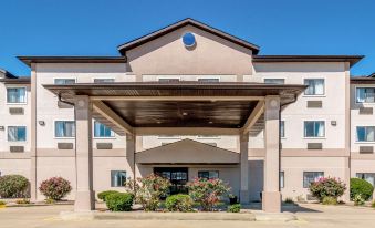 Quality Inn & Suites Salem Near I-57