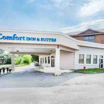 Comfort Inn & Suites Hotel Exterior