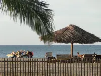 Giman Free Beach Resort Pasikuda - Bãi biển