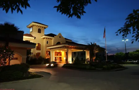 Best Western Gateway Grand Отели рядом с достопримечательностью «Канапаха Ботаникал Гарденс»