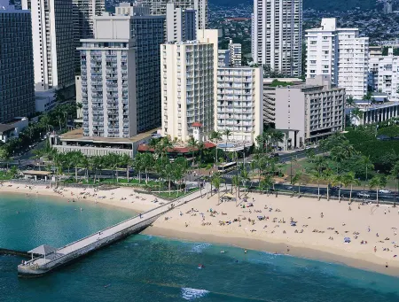 Park Shore Waikiki Отели рядом с достопримечательностью «Кугайо Бич Парк»