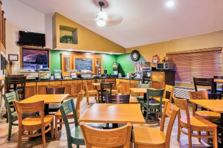 AmericInn by Wyndham Muscatine