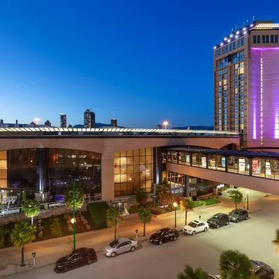 Delta Hotels Burnaby Conference Centre โรงแรมใกล้แปซิฟิกโคลีเซียม นอร์ทแวนคูเวอร์