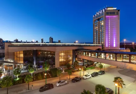 Delta Hotels Burnaby Conference Centre Отели рядом с достопримечательностью «Университет Саймона Фрезера»