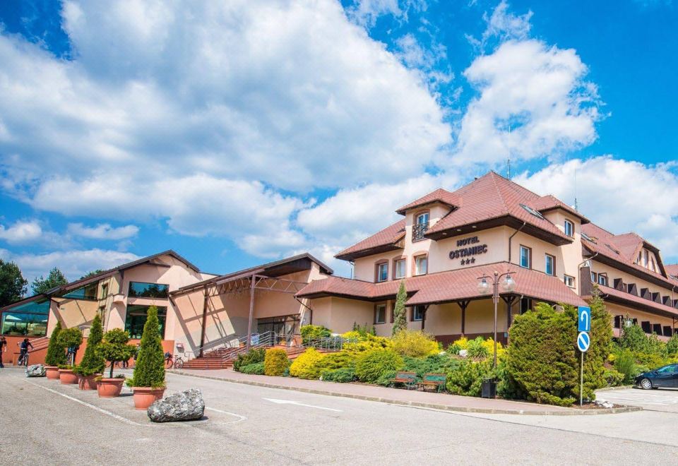 Hotel Ostaniec - Housity