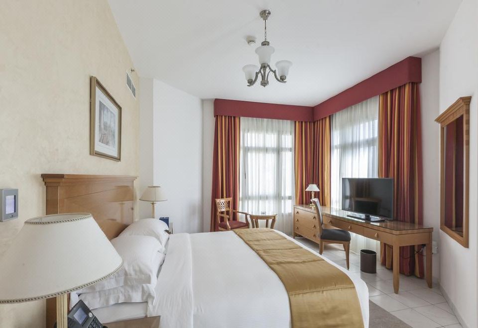 3. 스위소텔 알 무..