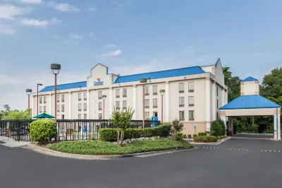 Comfort Inn & Suites فنادق في McDuffie County