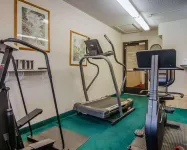 Quality Inn & Suites Medford Airport - gimnasio