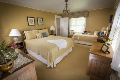 Country Willows Inn and Estate Hotel dekat Music Building