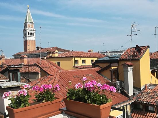 10 Best Hotels near Marco Polo International Glass Art Gallery, Venice 2023  | Trip.com