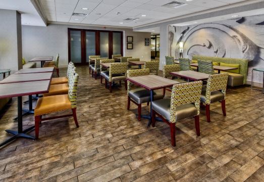 햄프턴 인 아이언데큇 객실 내부