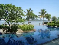 Bintang Flores Hotel - مسبح