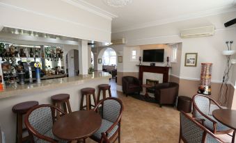 Corner House Hotel Gatwick with Holiday Parking