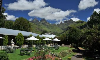 Cathedral Peak Hotel