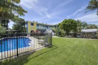 Coral Inn Boutique Resort Hotels in Cooee Bay