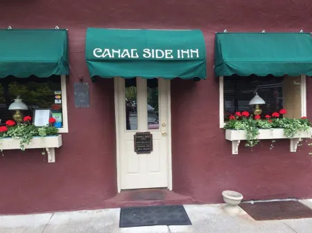 Canal Side Inn Отели в г. Херкимер