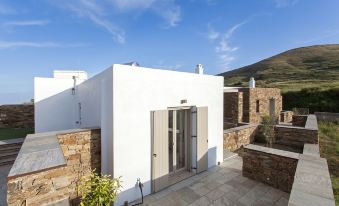 White Tinos Luxury Suites