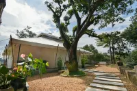 The Elephant Stables Hotel dekat Shantha Dharanee Asramaya