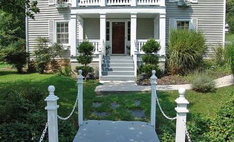 Frog Hollow Bed and Breakfast - Housity