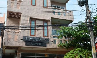 Nirvana Guesthouse & Hostel