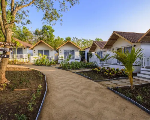 White Wood Resort by Stone Wood Hotels Hotels in Morjim